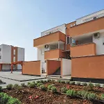Апартаменты Pet Friendly In With Swimming Pool Нин
