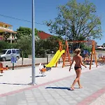 Pet Friendly In With Swimming Pool * Нин