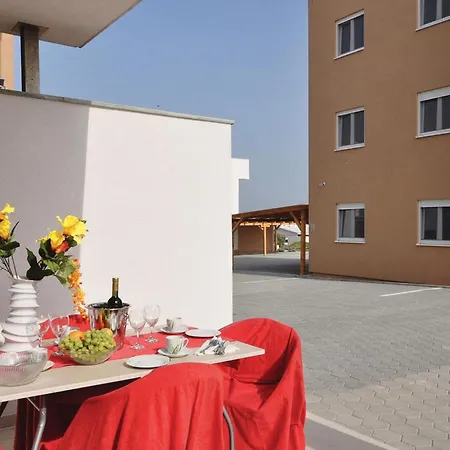 Apartment 2 Bedroom Awesome In Nin