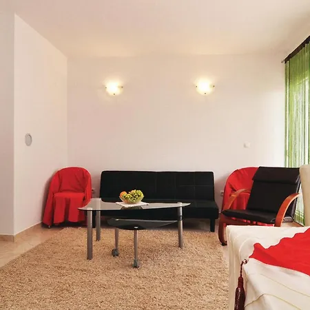 Pet Friendly In With Swimming Pool Apartman
