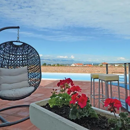 Pet Friendly In With Swimming Pool *