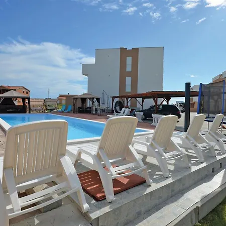 Pet Friendly In With Swimming Pool * Nin