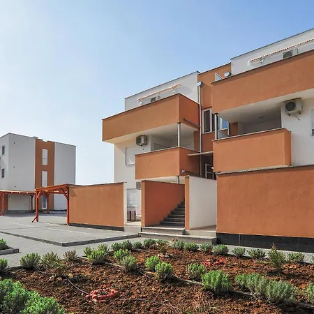 Apartment 2 Bedroom Awesome In Nin