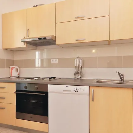 Apartment 2 Bedroom Awesome In