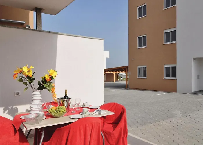 Apartman Pet Friendly In With Swimming Pool Nin