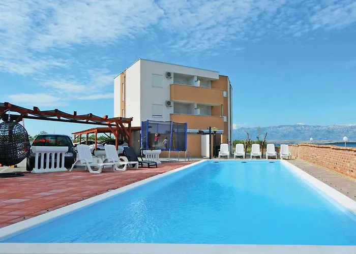 Pet Friendly In With Swimming Pool Apartman *