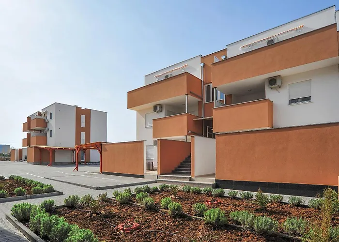 Apartman Pet Friendly In With Swimming Pool Nin