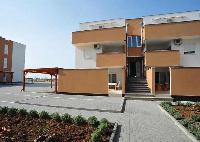 Pet Friendly In With Swimming Pool Nin