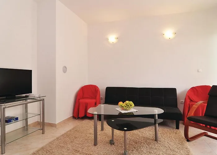 Pet Friendly In With Swimming Pool Apartman