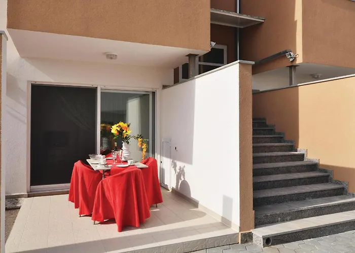 Pet Friendly In With Swimming Pool Nin