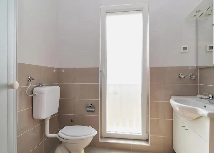 Pet Friendly In With Swimming Pool Apartman Nin