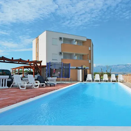 Pet Friendly In With Swimming Pool Apartment *