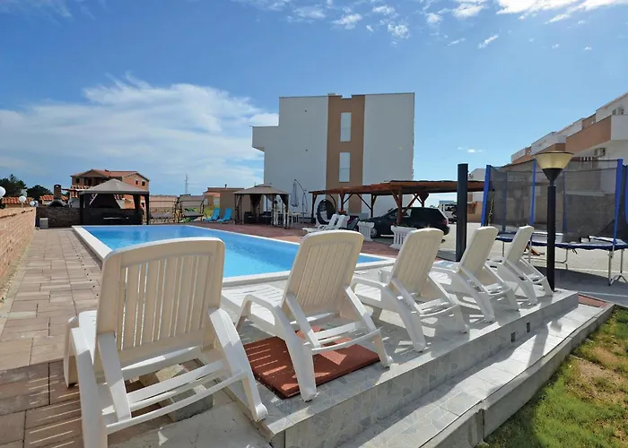 Pet Friendly In With Swimming Pool * Nin